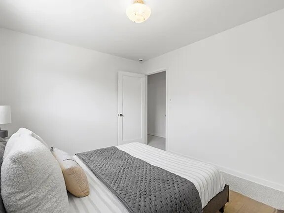Foto del edificio - 1676 Hicks Ave