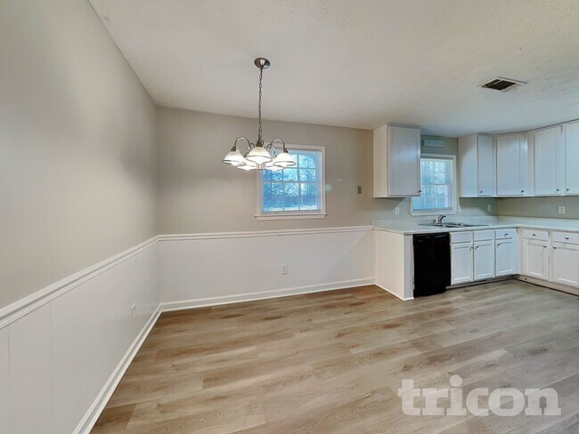 Foto del edificio - 2906 Deshong Dr SW