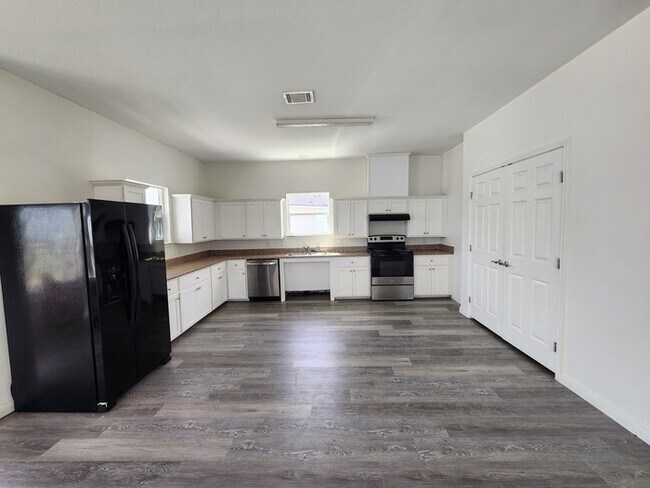 Building Photo - 3/2/2-on a Cul De Sac-Ready for move in