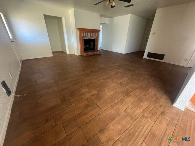 Building Photo - 3804 Captain Dr