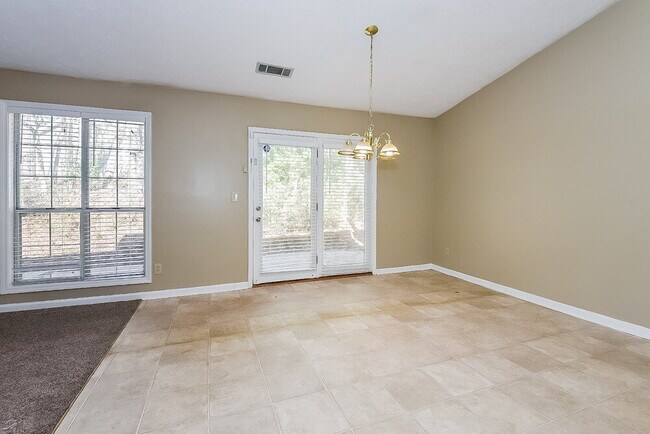 Foto del edificio - 242 Clarion Rd