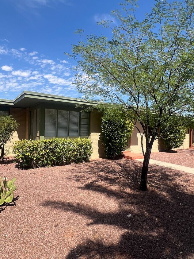 Foto principal - Comfortable & Cozy 2 Bedroom Townhome Walk...
