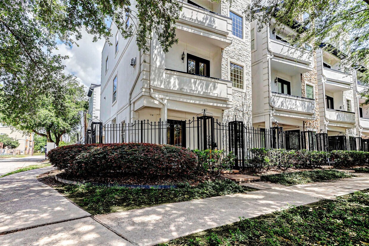 Foto principal - 1529 Rosewood St