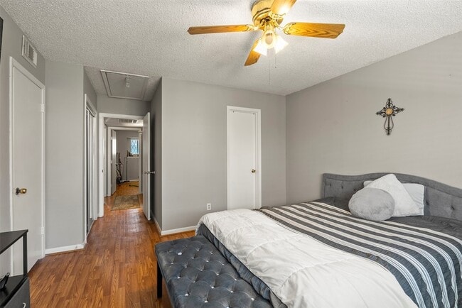 Foto del edificio - 1016 E Tri Oaks Ln