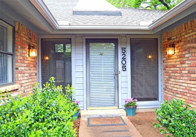 Building Photo - 5205 Rustle Leaf Dr