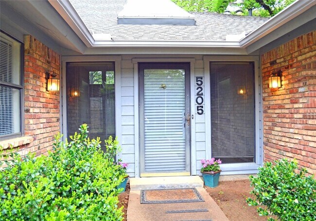 Photo - 5205 Rustle Leaf Dr House