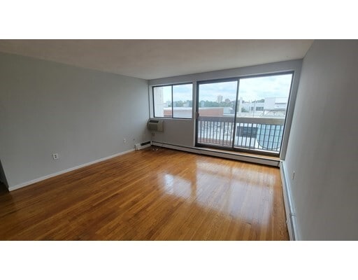 Building Photo - 1643 Cambridge St