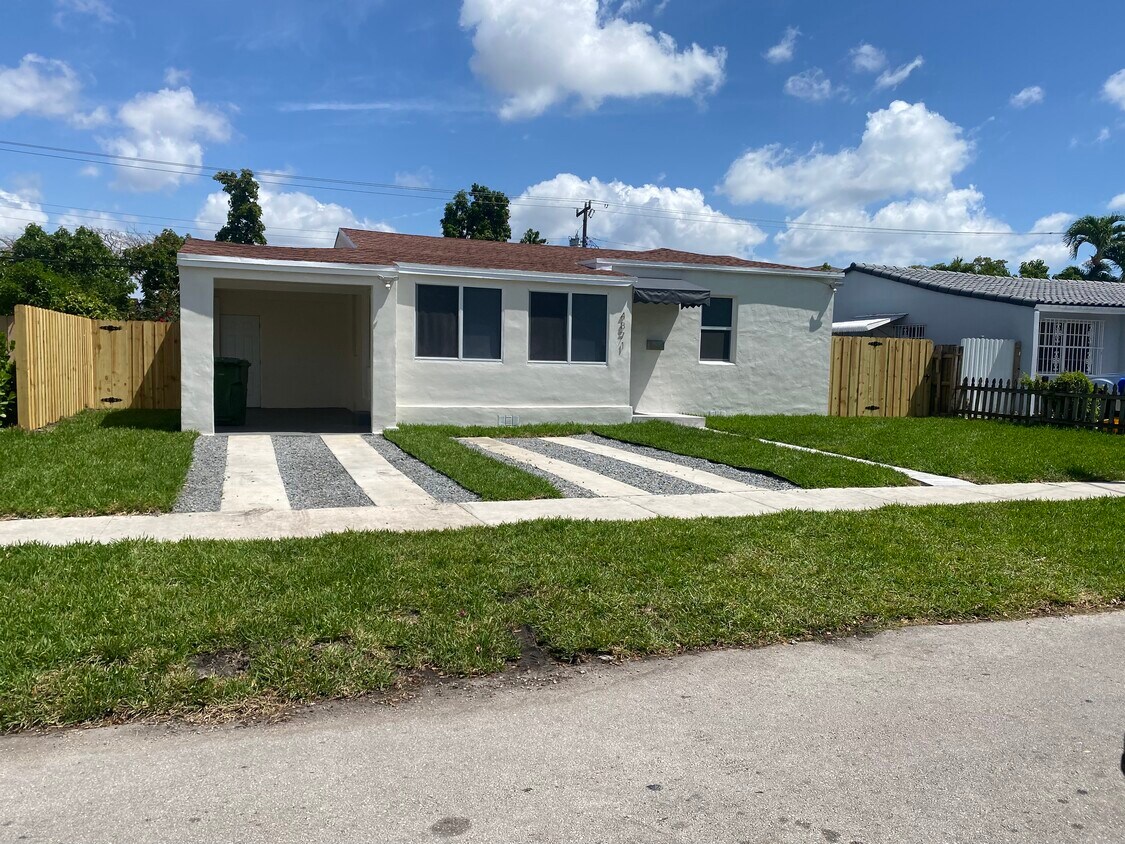 Foto principal - 4871 SW 5th Ter