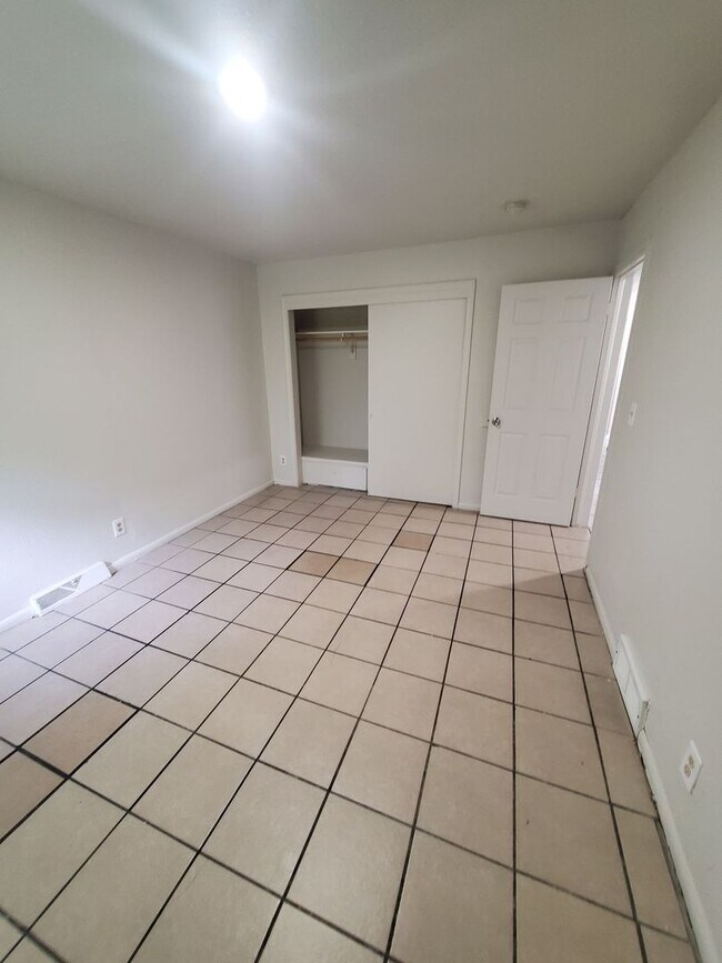 Foto del edificio - 5541-5543 N 35th St. (Duplex)