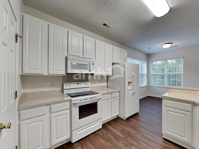 Foto del edificio - 6604 Conifer Cir