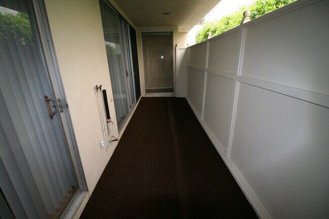 Foto del edificio - 225 S Reeves Dr