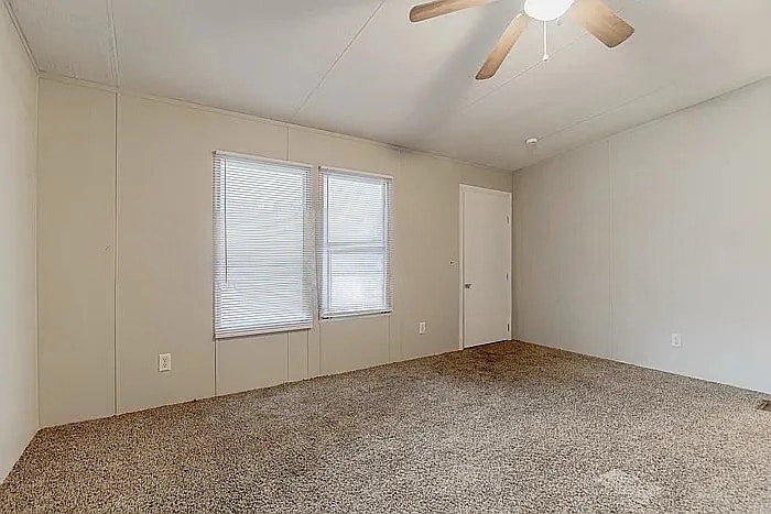 Primary Photo - 117 E River Rd