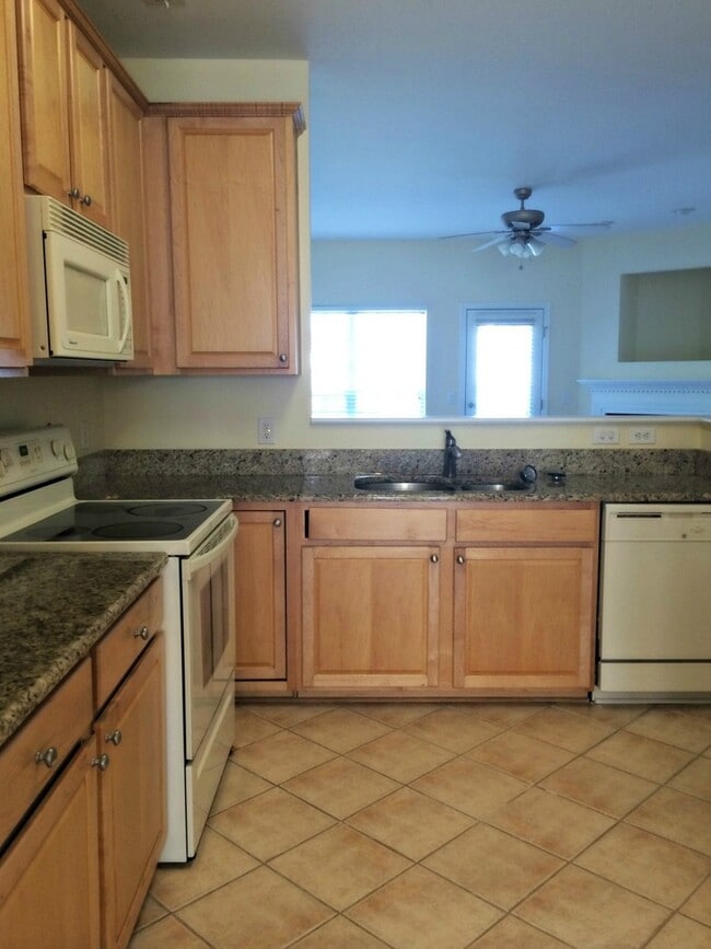 Foto del edificio - Spacious 4 Bedroom 2.5 Baths located off Jonestown Road!