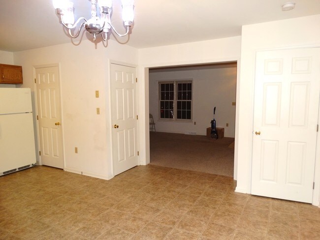 Building Photo - 25 Diamond Spring Cir