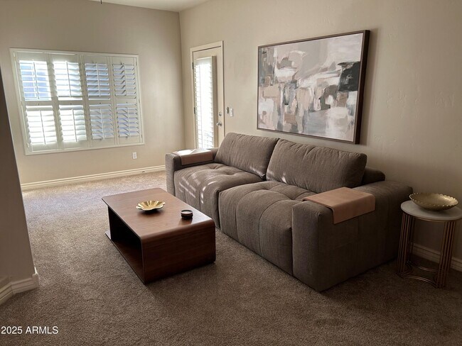 Foto del edificio - 5350 E Deer Valley Dr