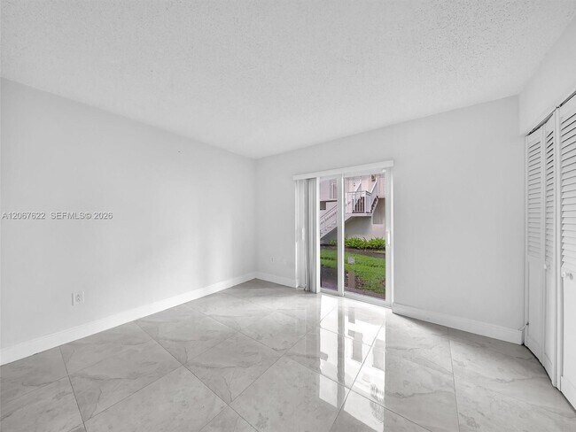 Foto del edificio - 670 NW 85th Pl