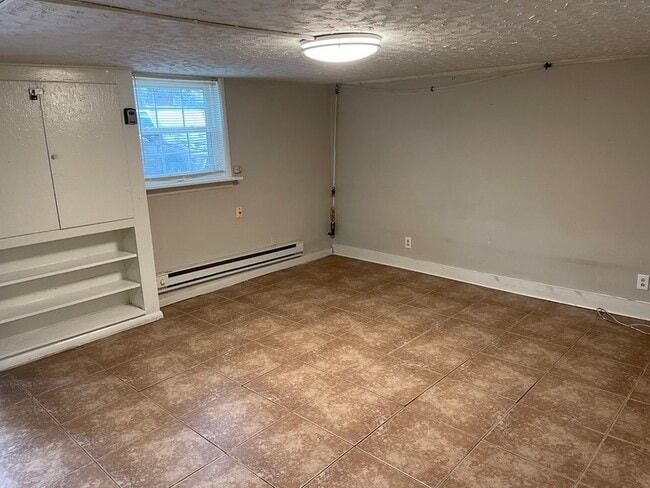 Building Photo - 2837 Woodrow Dr