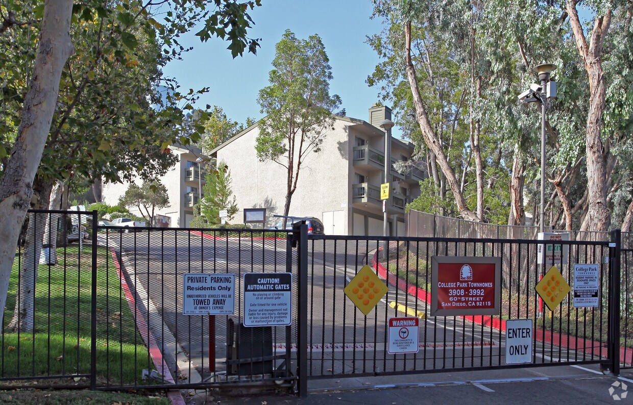 Foto del edificio - College Park Townhomes