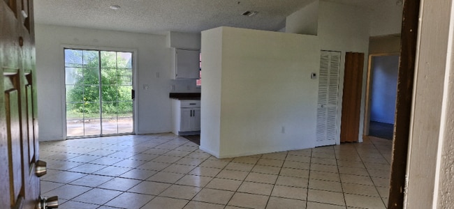 Foto del edificio - 107 Hearthside Ave NW