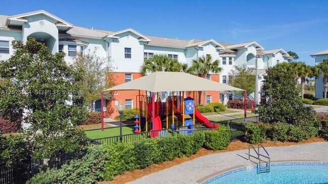 Foto del edificio - 2210 Hammock Square Dr