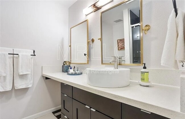 Foto del edificio - 355 S Madison Ave