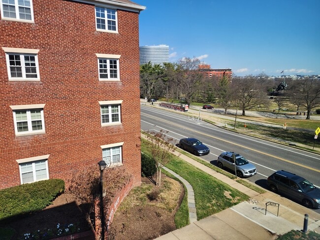 Foto del edificio - 1222 N Meade St