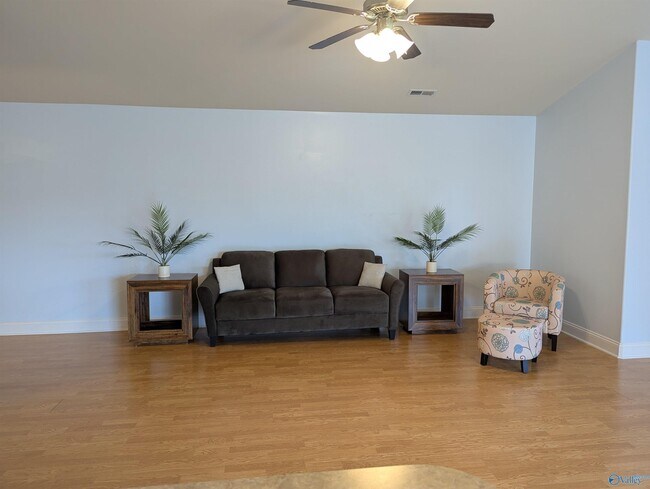 Foto del edificio - 102 Acacia Trail Dr