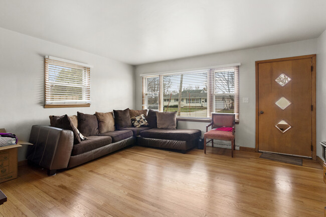 Living Room - Main Floor - 2614 Saemann Ave