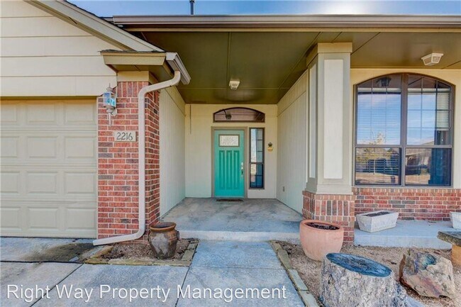Building Photo - 2216 SW 141st Pl