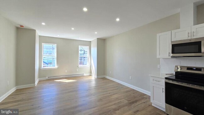 Building Photo - 1207 W Wyoming Ave