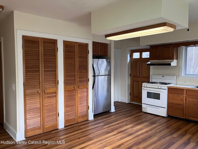 Foto del edificio - 274 N Rd