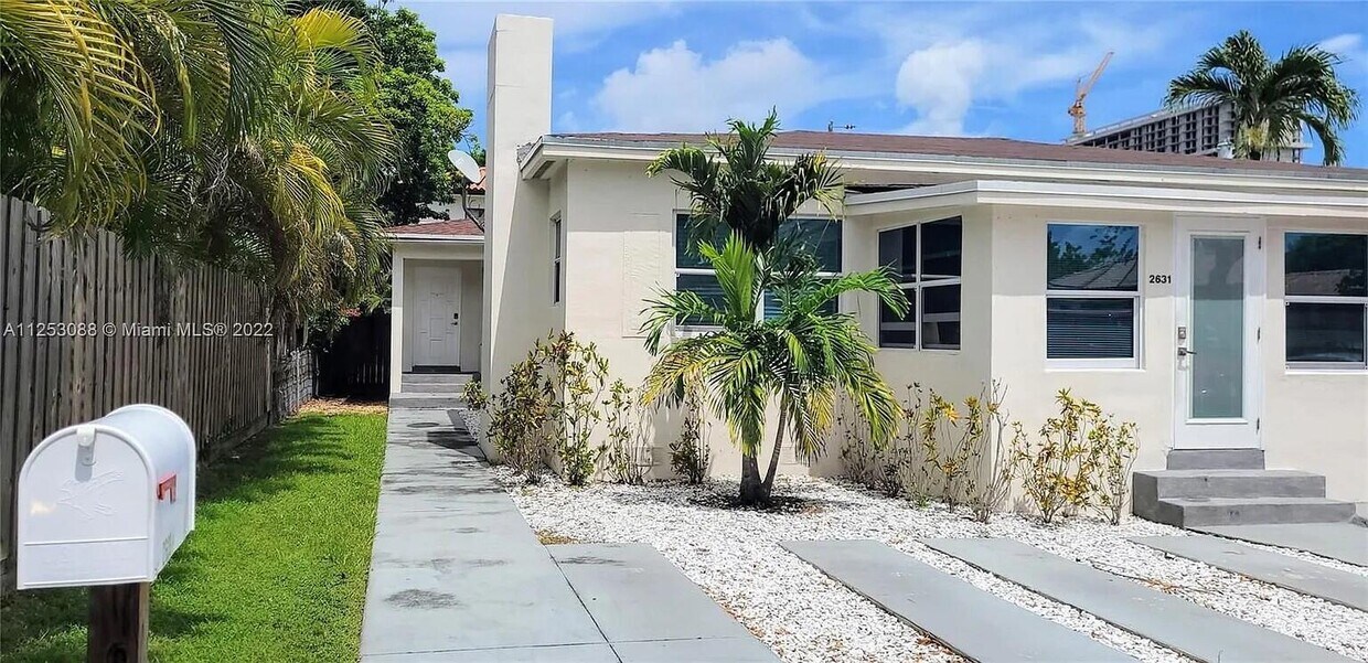 Foto principal - 2633 SW 30th Ct