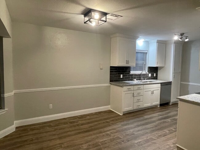 Área de comedor - 4609 Cripple Creek Rd