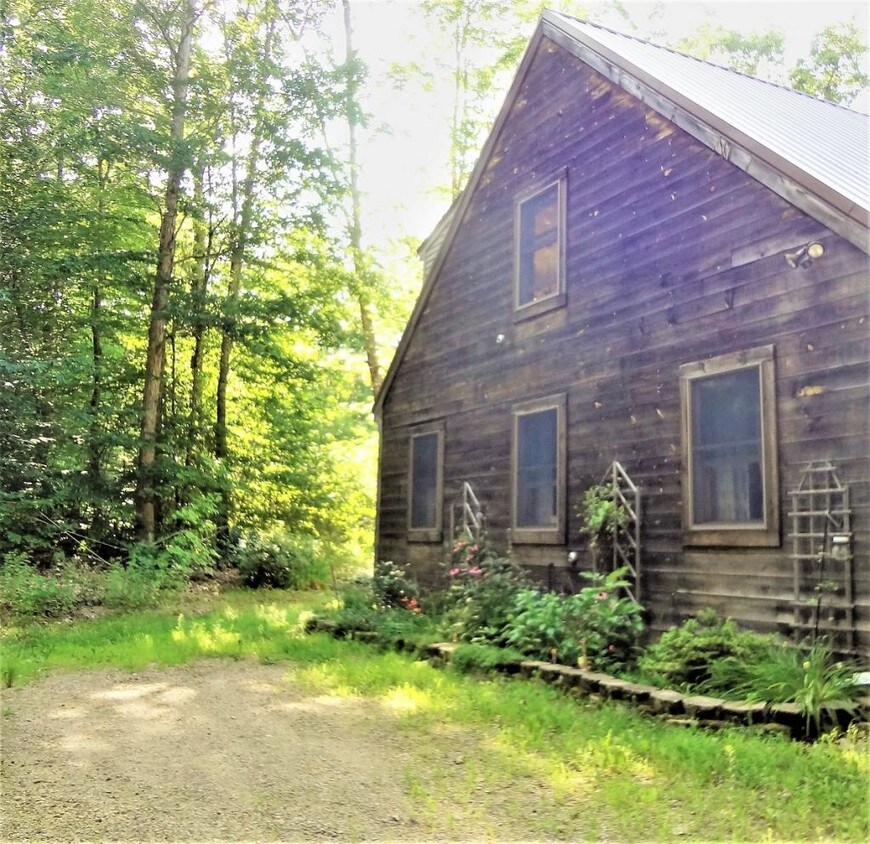 41 Poor Farm Rd, Nottingham, NH 03290 Apartment for Rent in