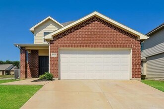 Building Photo - 8348 Yaupon Holly Trl