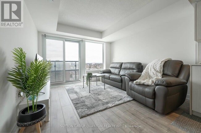 Building Photo - 10 Eva Rd