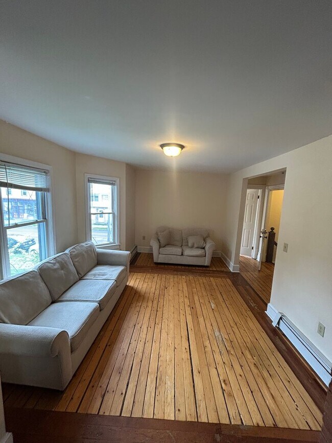 Building Photo - 206 N Winooski Ave