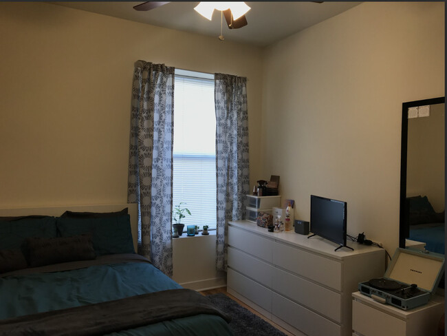 Foto del edificio - 1751 W Berteau Ave