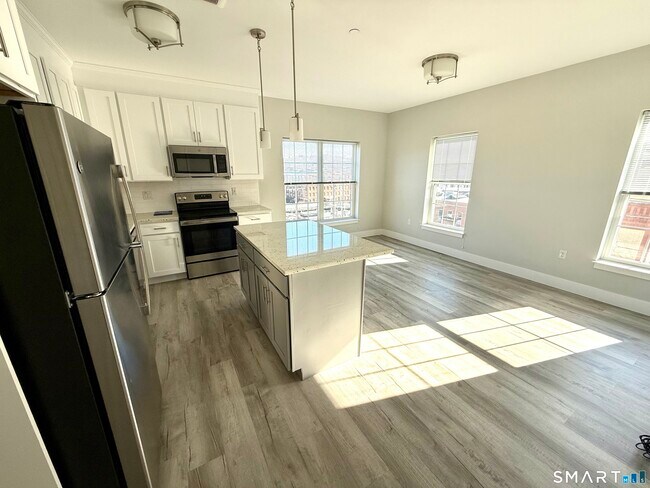 Building Photo - 502 Howe Ave