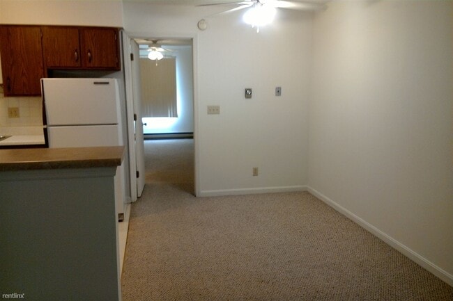 Building Photo - 1 br, 1 bath Apartment - 311 Birch Street
