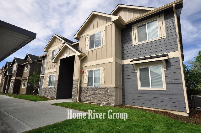 Primary Photo - 1340 S Edgewater Cir