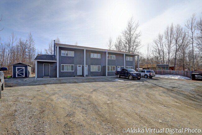 Building Photo - 301 N Spruce Dr