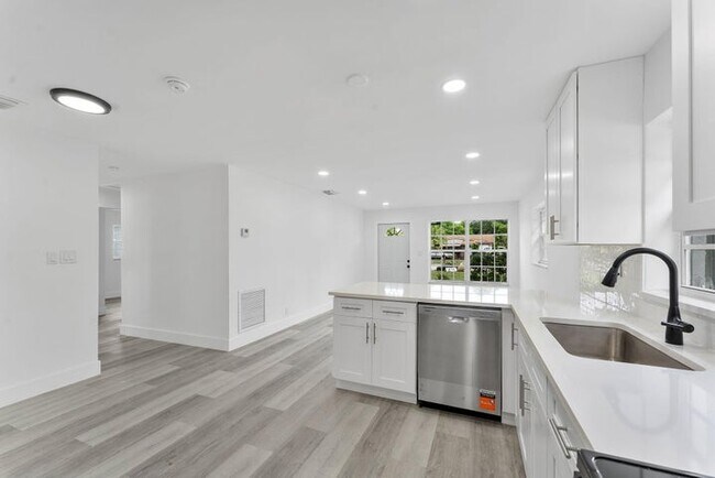 Foto del edificio - 441 NW 2nd Ave