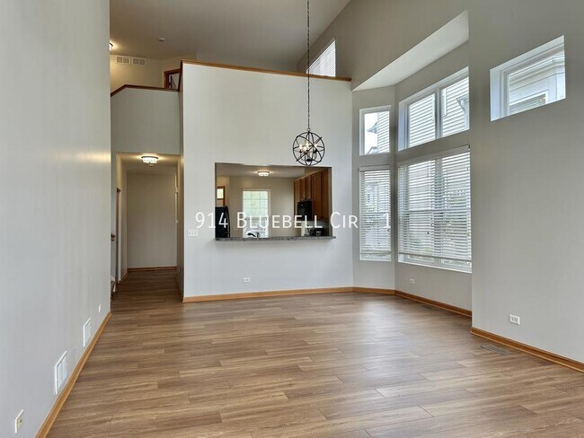 Foto del edificio - 914 Bluebell Cir