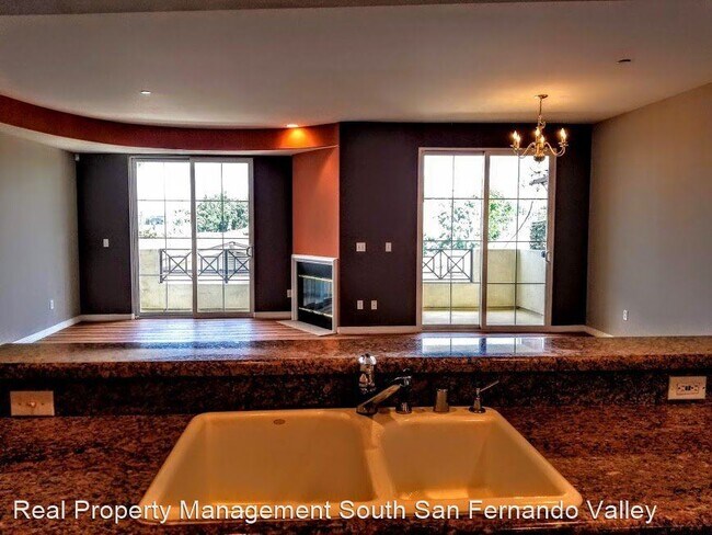Building Photo - 2 br, 2 bath House - 4400 Cartwright Ave #206