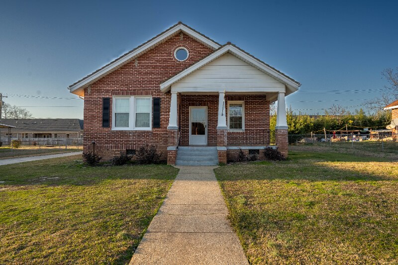 Primary Photo - 201 Hutson St