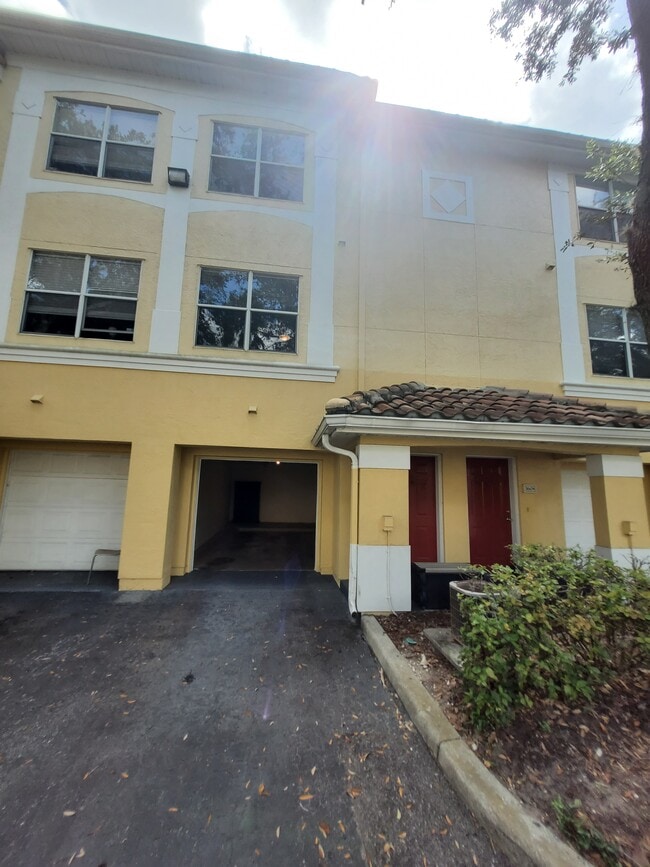 Building Photo - 1606 Legacy Park Dr