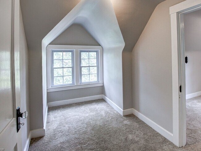 Building Photo - 4 Bedroom Single Family Home in Cleveland ...
