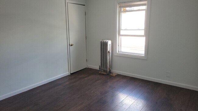 Building Photo - 69 Mapes Ave