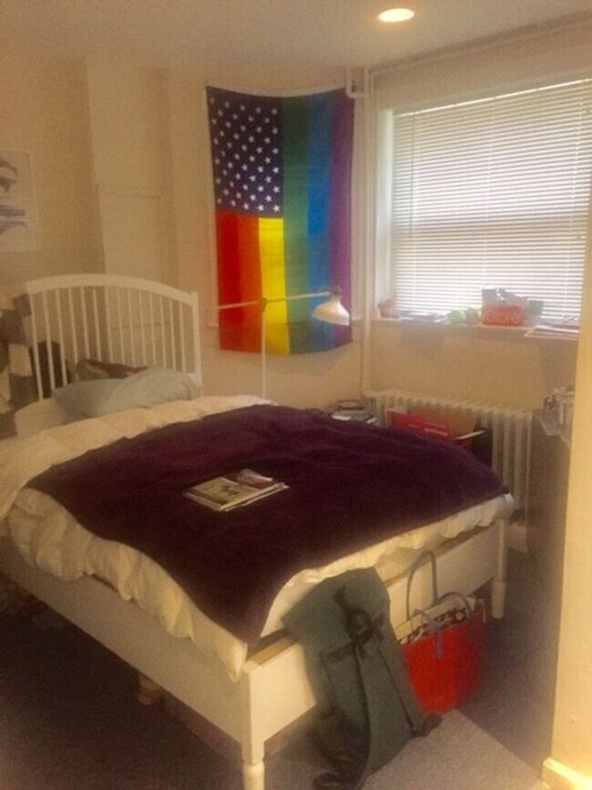 Building Photo - 1012 - Dunne